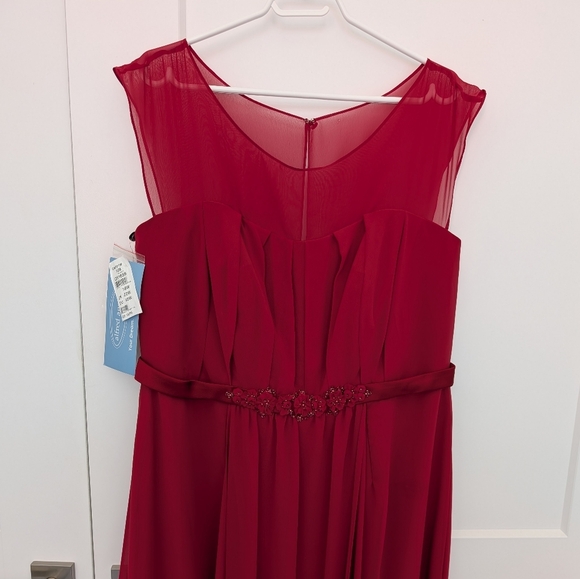 NWT Alfred Angelo Red Evening Gown Size 18, Ptp 22 - Picture 9 of 9